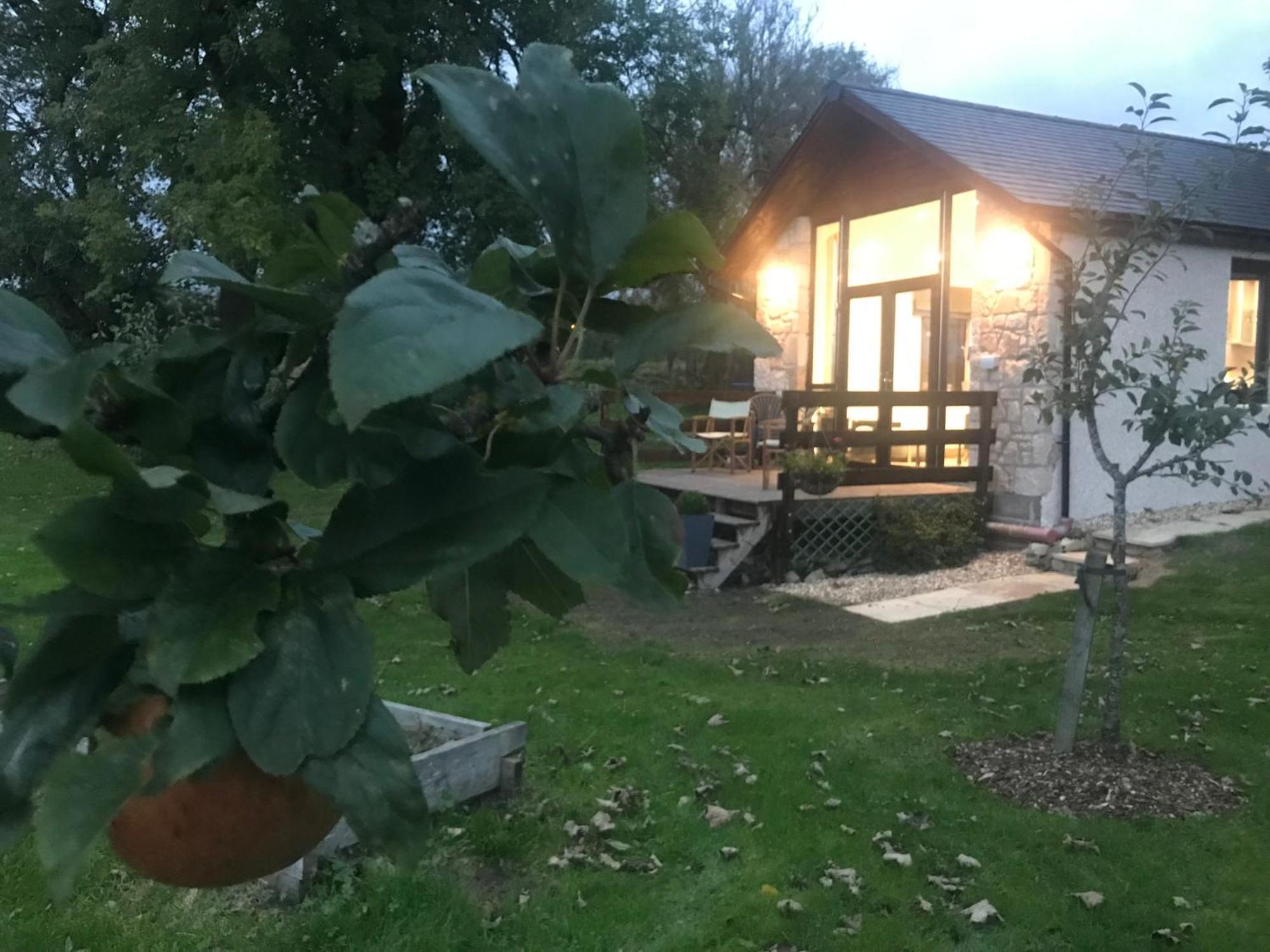 The Stables Near Glasgow Balmore Екстериор снимка